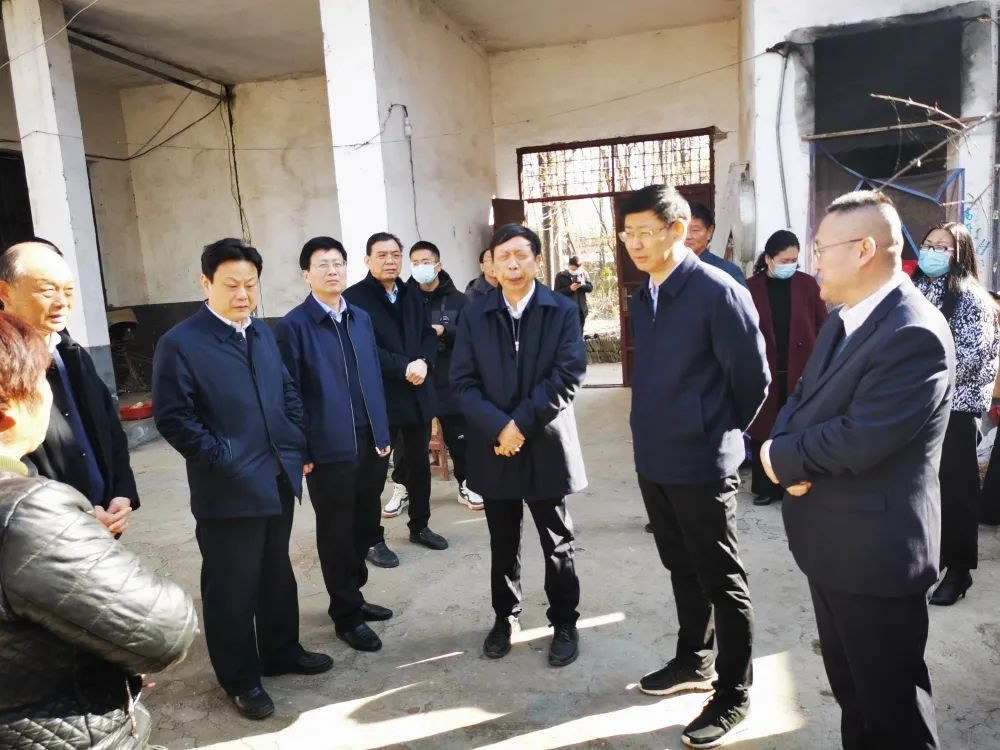 金冠环保新能源为社旗桥头镇小河流村脱贫攻坚人居环境改善做贡献，南阳市人大常委会召开调研脱贫攻坚巩固提升现场座谈会